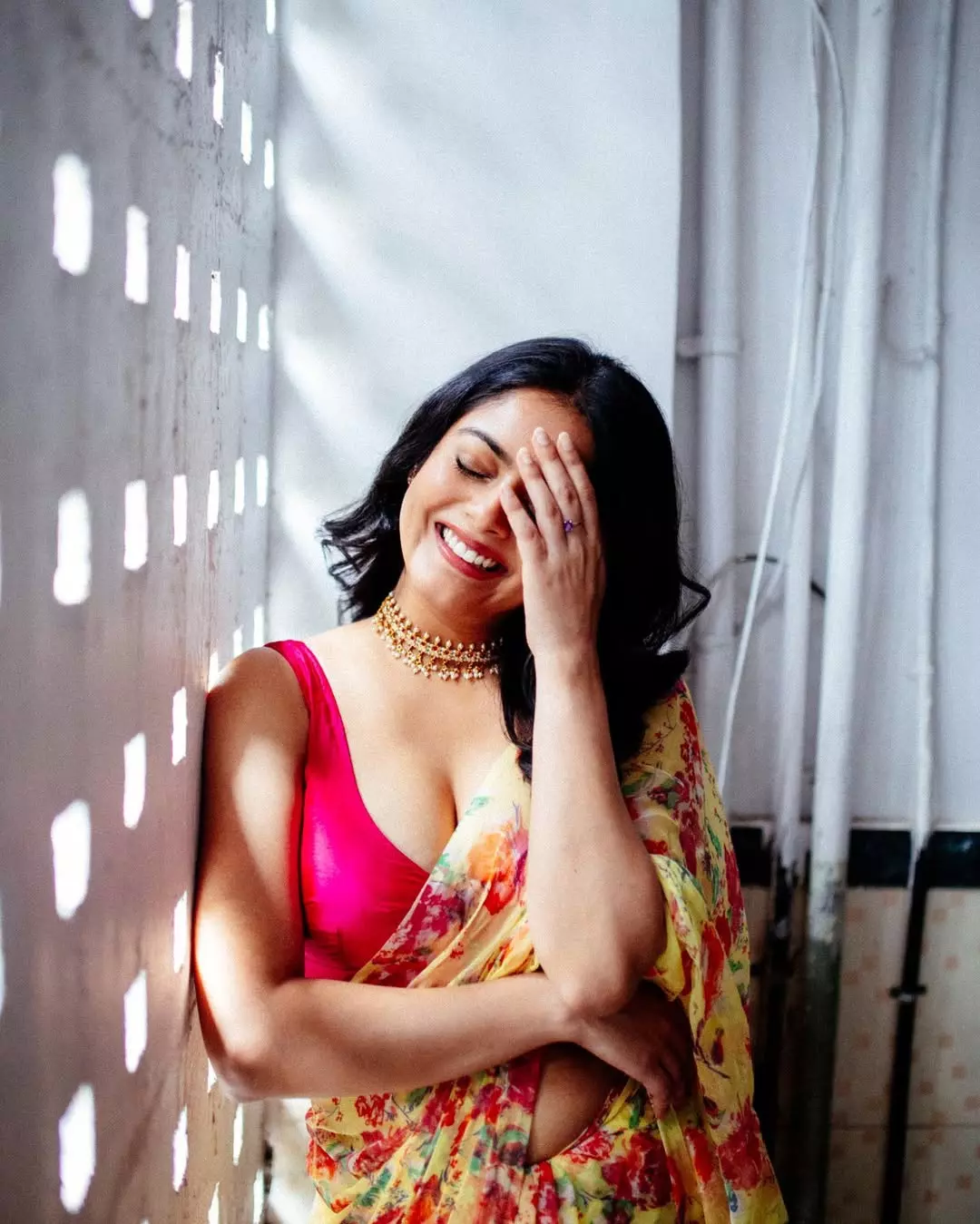 Riddhi Kumar�s Saree to Sweater Looks Reflect Pure Ease Riddhi Kumar�s Saree to Sweater Looks Reflect Pure Ease