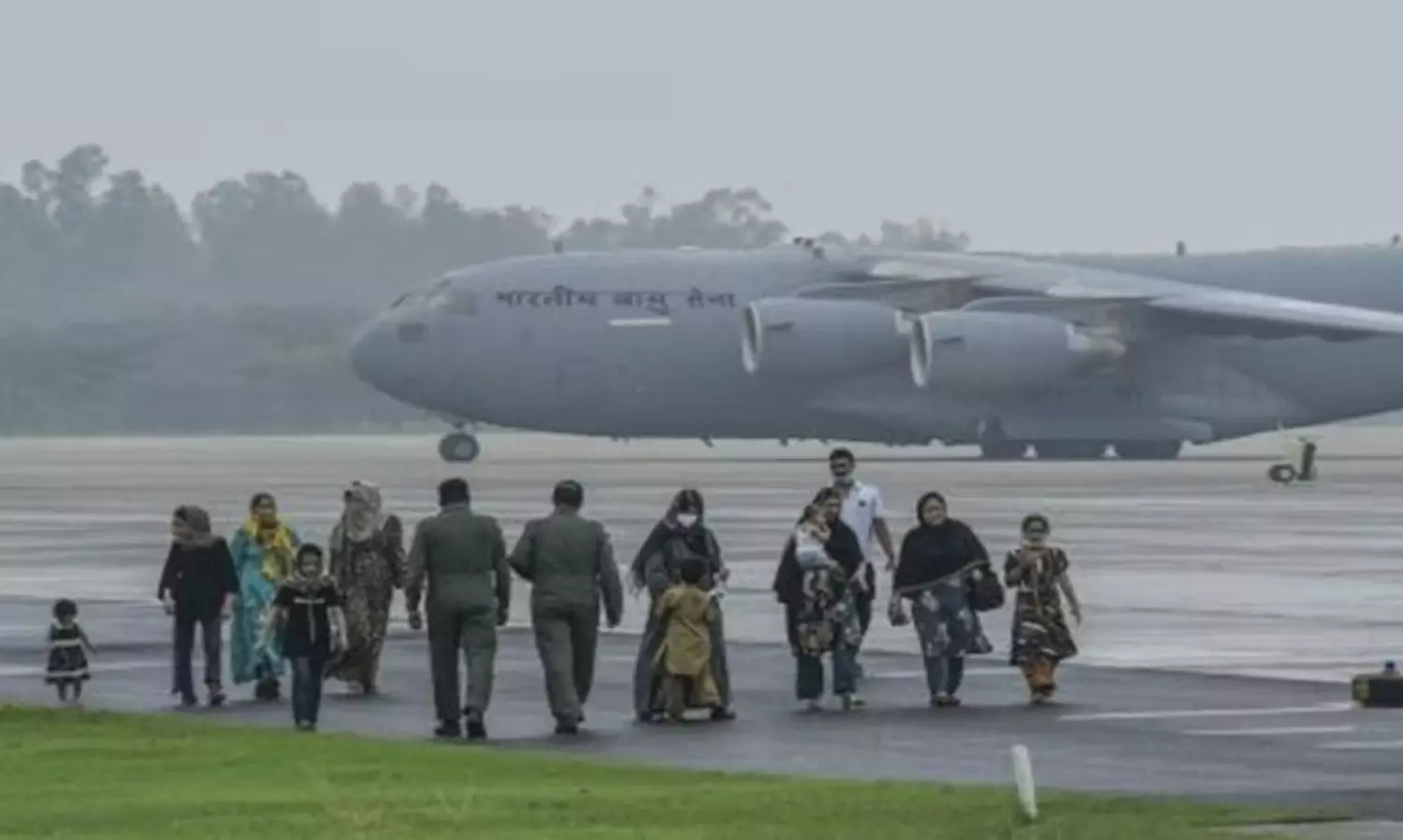 యుద్ధం వేళ భారత్ బయలుదేరిన విద్యార్థులు.. రూట్ మ్యాప్ ఇదే! యుద్ధం వేళ భారత్ బయలుదేరిన విద్యార్థులు.. రూట్ మ్యాప్ ఇదే!