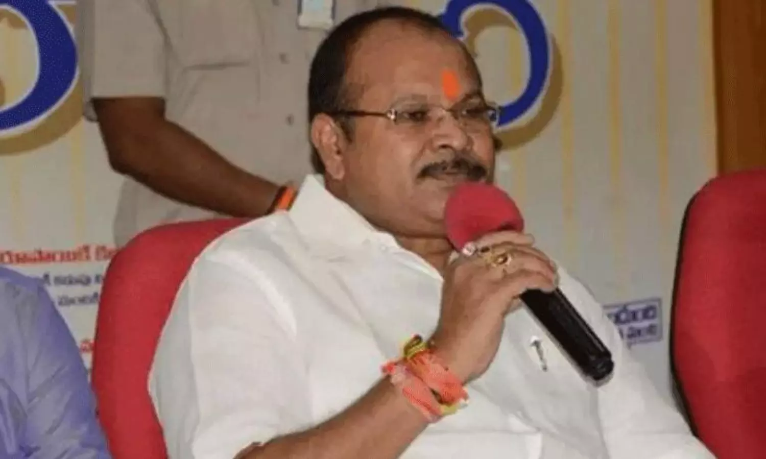 కన్నాను తట్టిలేపిన జగన్!