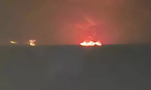 మూడు నౌకల్లో మంటలు.. హర్మోజ్ లో ఏమి జరుగుతోంది?