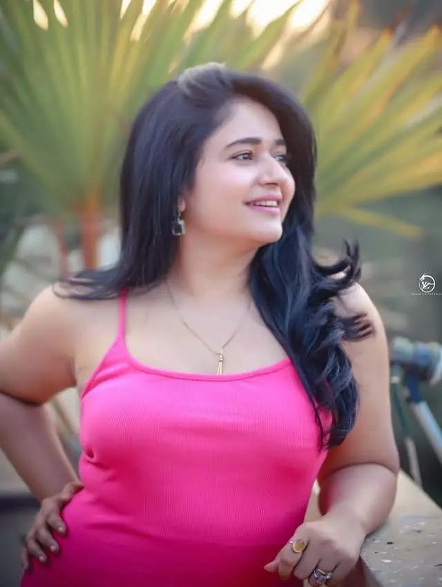 Smile that melts hearts - Poonam Bajwa