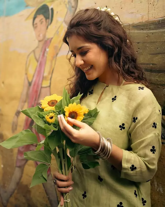 Raashii Khanna Spreads Joy with Her Floral Charm in Mumbai Streets Raashii Khanna Spreads Joy with Her Floral Charm in Mumbai Streets
