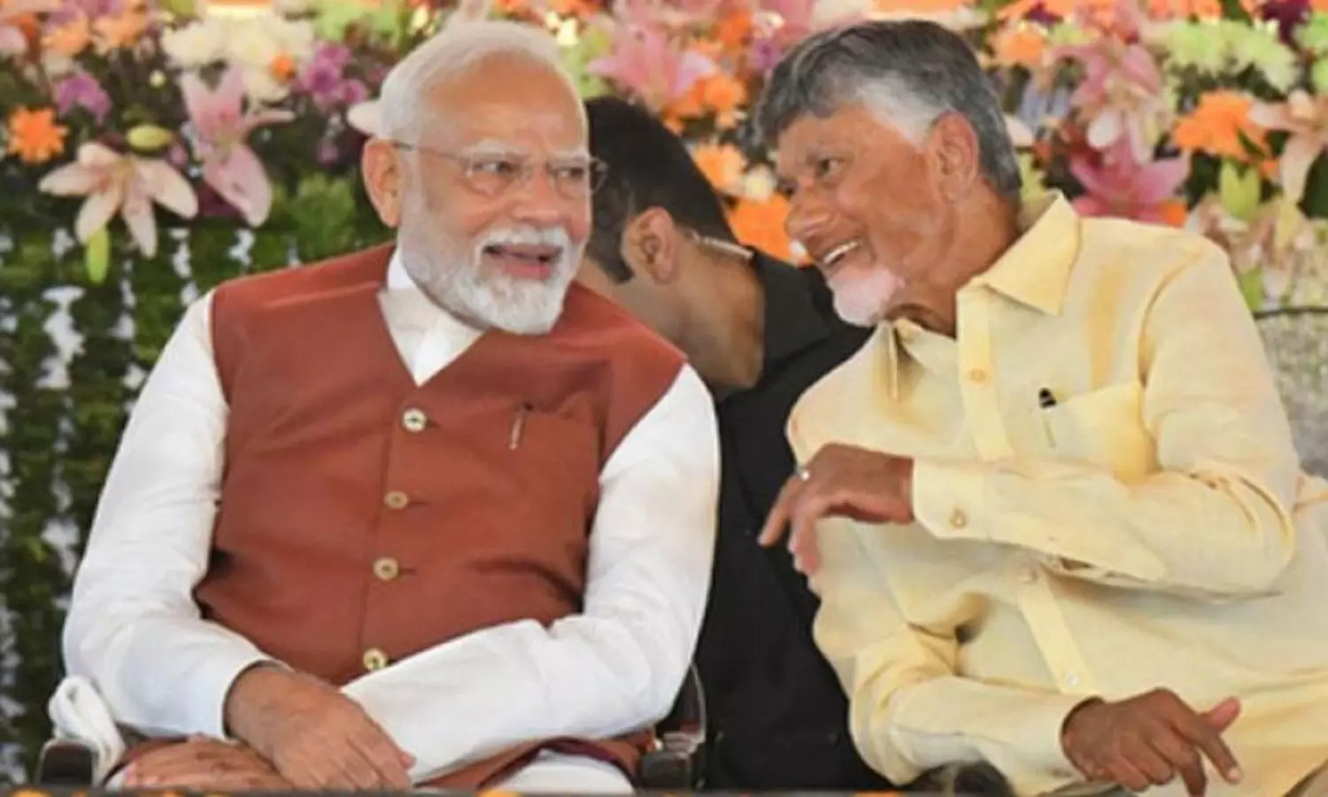 మోడీ చంద్రబాబు ... విశాఖలో యోగ నిద్ర!