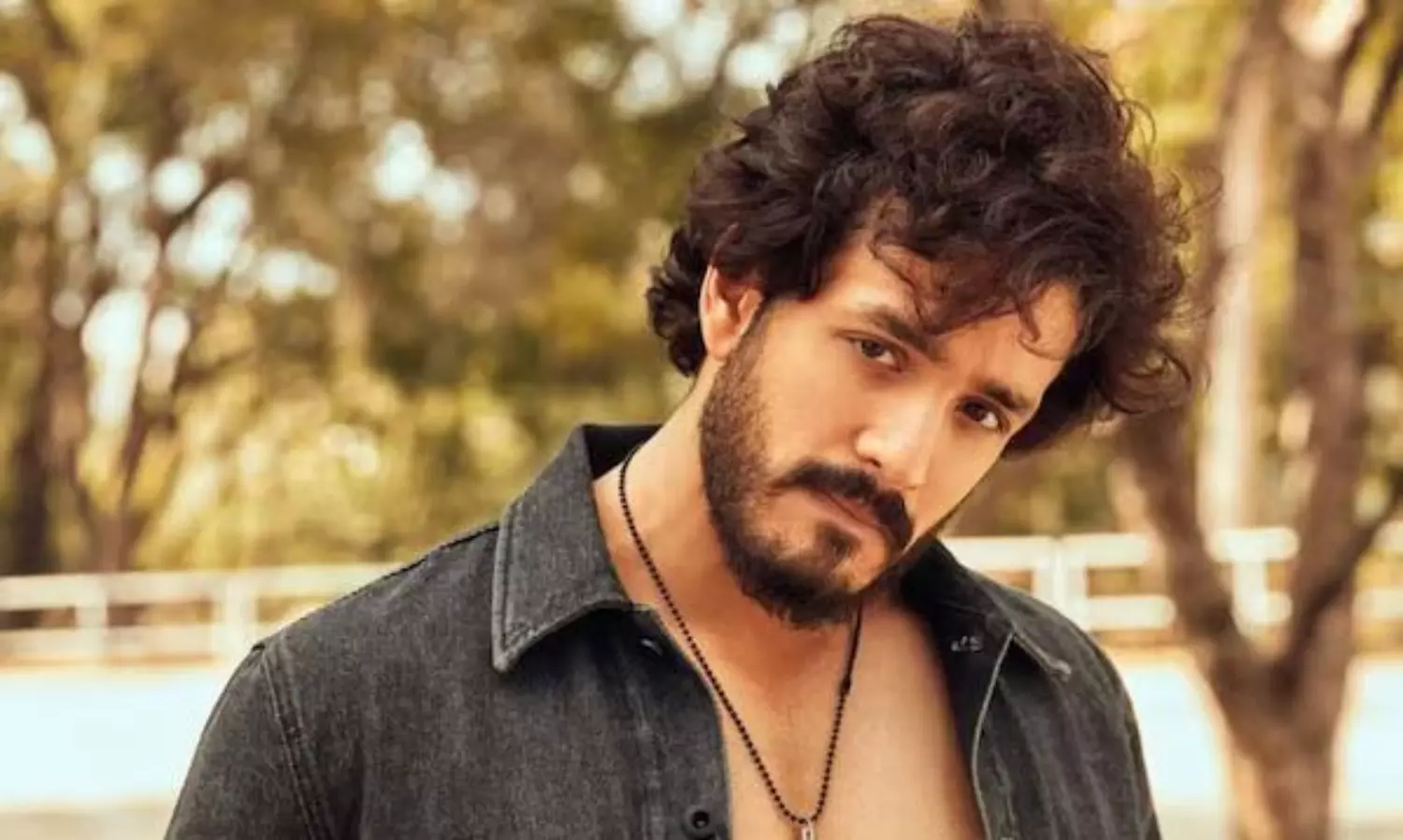 అక్కినేని అఖిల్ ఇంత వరకు ఆ పని ఎందుకు చేయలేదు? అక్కినేని అఖిల్ ఇంత వరకు ఆ పని ఎందుకు చేయలేదు?