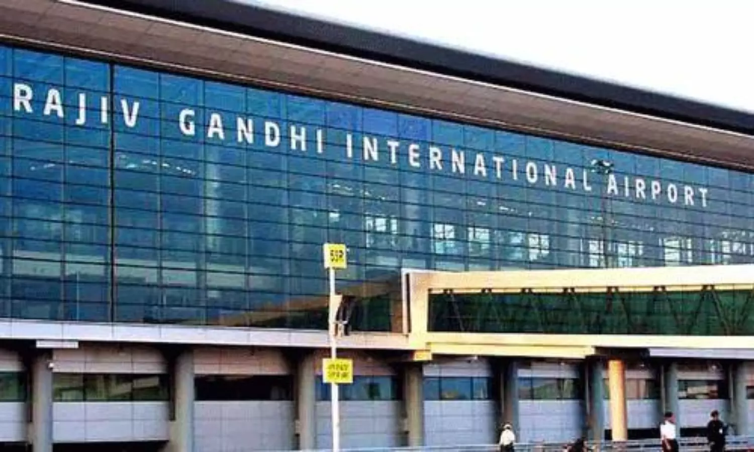 దేశంలోనే అగ్రస్థానంలో శంషాబాద్ విమానాశ్రయం