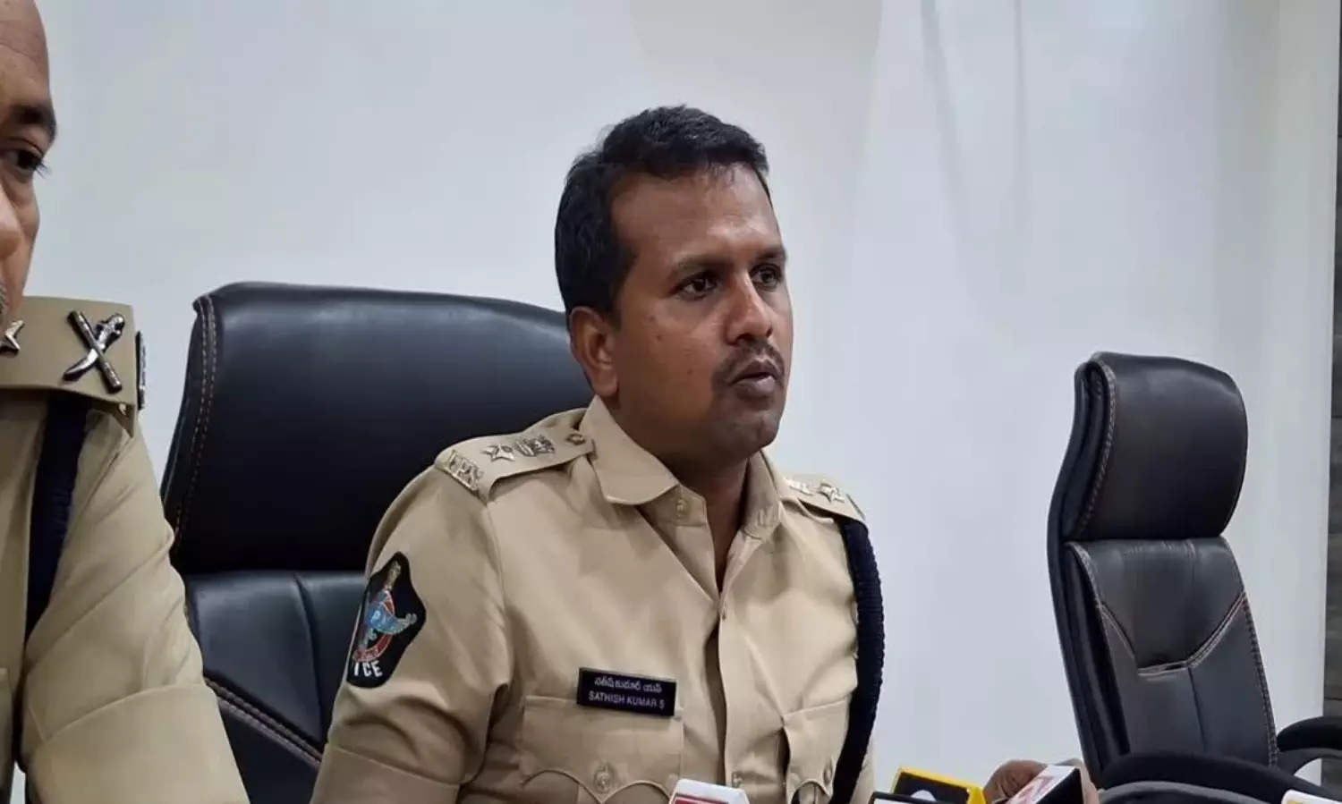 జగన్ కాన్వాయ్ ఢీకొట్టలేదు.. క్లారిటీ ఇచ్చిన ఎస్పీ