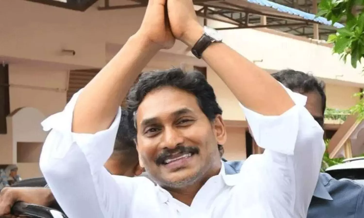 జ‌గ‌న్‌కు ఛాన్స్ ఇస్తోన్న చంద్ర‌బాబు...?