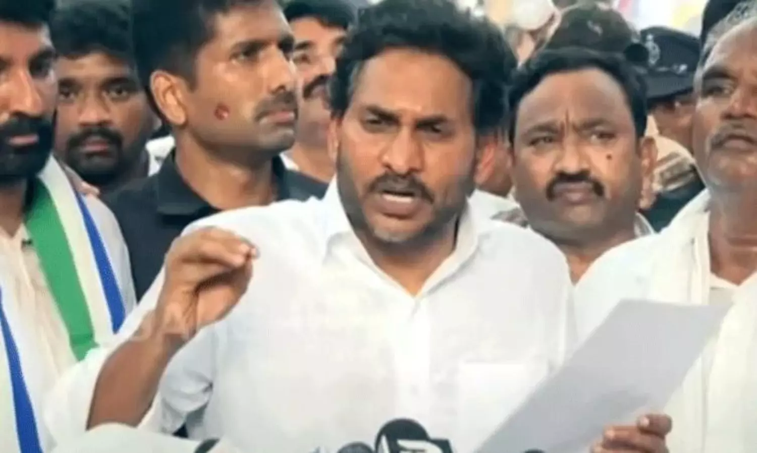 మా పార్టీలోని కమ్మవారిని వేధిస్తున్నారు.. రెంటపాళ్లలో జగన్ తీవ్ర వ్యాఖ్యలు!