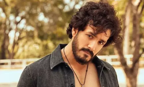 అక్కినేని అఖిల్ ఇంత వర‌కు ఆ పని ఎందుకు చేయ‌లేదు?