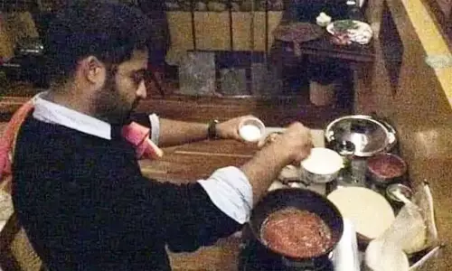 తార‌క్ పైనాపిల్ క‌ర్రీ స్పెష‌లిస్ట్!