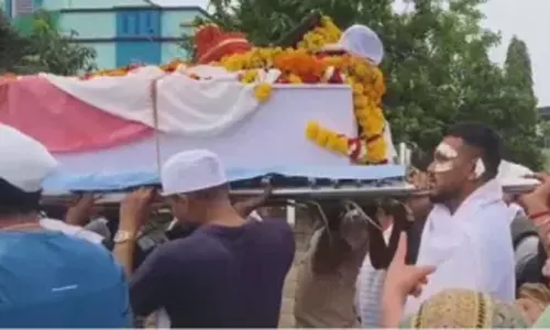 సోదరుడి అంత్యక్రియల్లో మృత్యుంజయుడు... ఎమోషనల్  వీడియో!