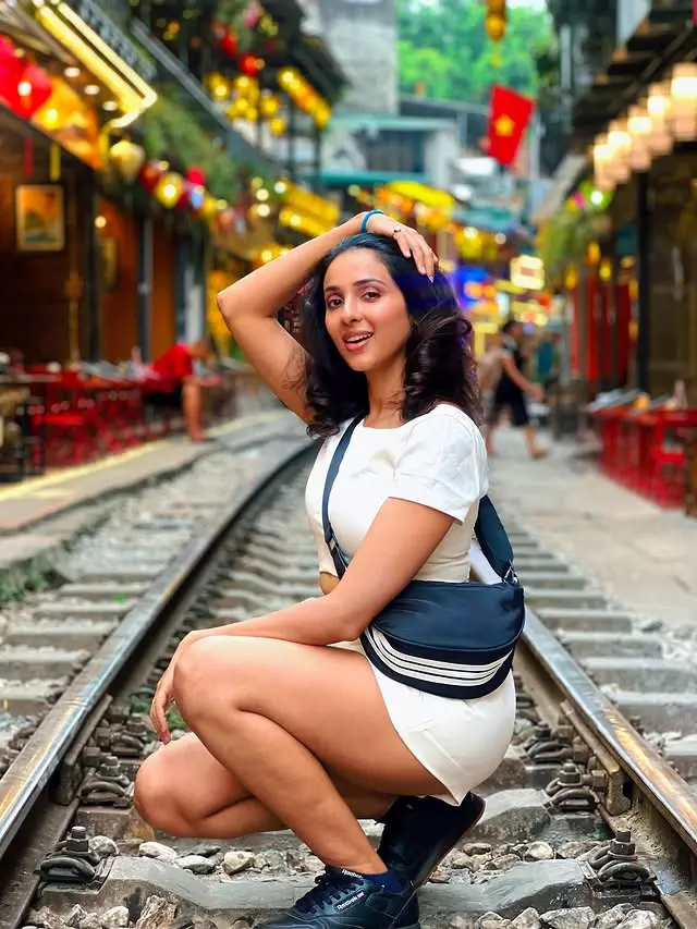 Riya Suman Enjoys the Iconic Hanoi Train Street Experience
