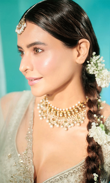 Aamna Sharif Shines in Elegant Look – Bas Gaya Naino Mein Kaise Tu