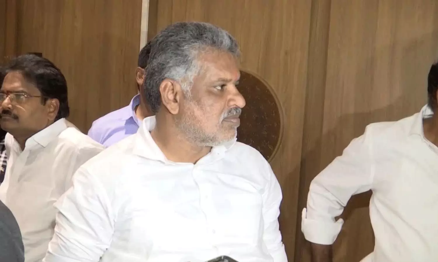 చెవిరెడ్డికి ప్రత్యేక సౌకర్యాలు.. ఎందుకంటే? చెవిరెడ్డికి ప్రత్యేక సౌకర్యాలు.. ఎందుకంటే?