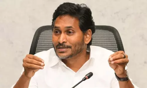 ఆ నేపథ్యంలో చేసినారేమో.. షర్మిల ఫోన్  ట్యాపింగ్  పై జగన్  వ్యాఖ్యలు!