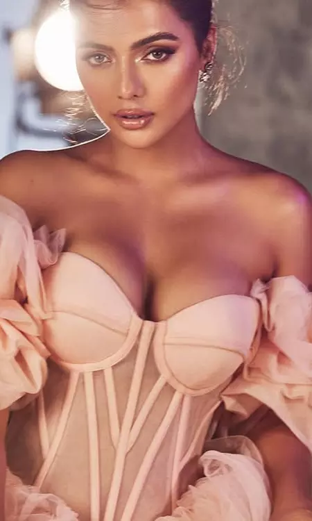 Ruhii Siingh: Serving Glamour and Confidence in Her Photo Collection