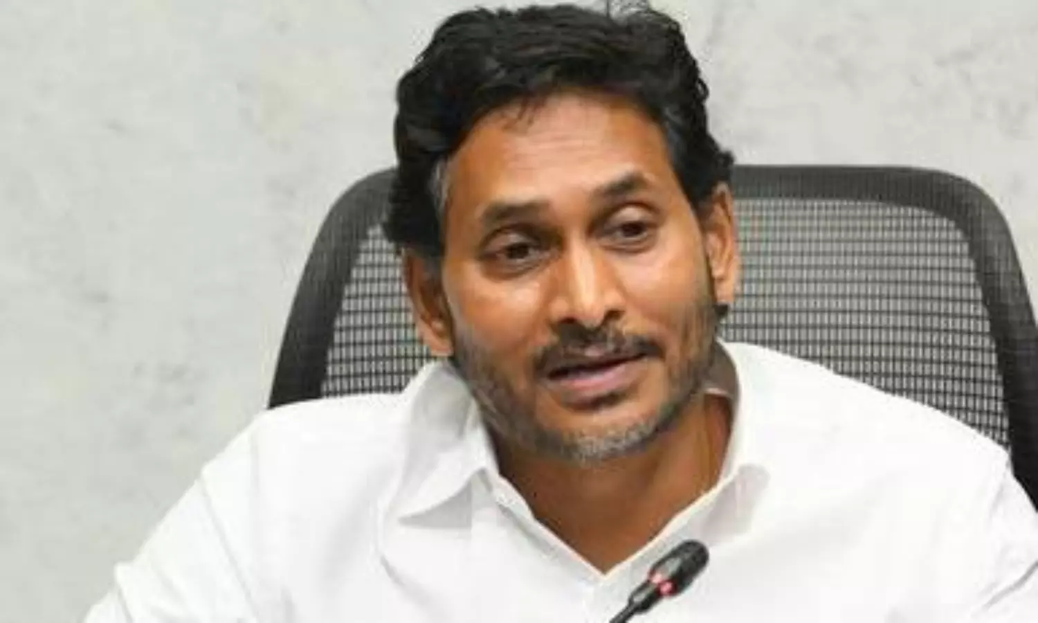 జగన్ బ్లూ బుక్ రాస్తున్నారా? జగన్ బ్లూ బుక్ రాస్తున్నారా?