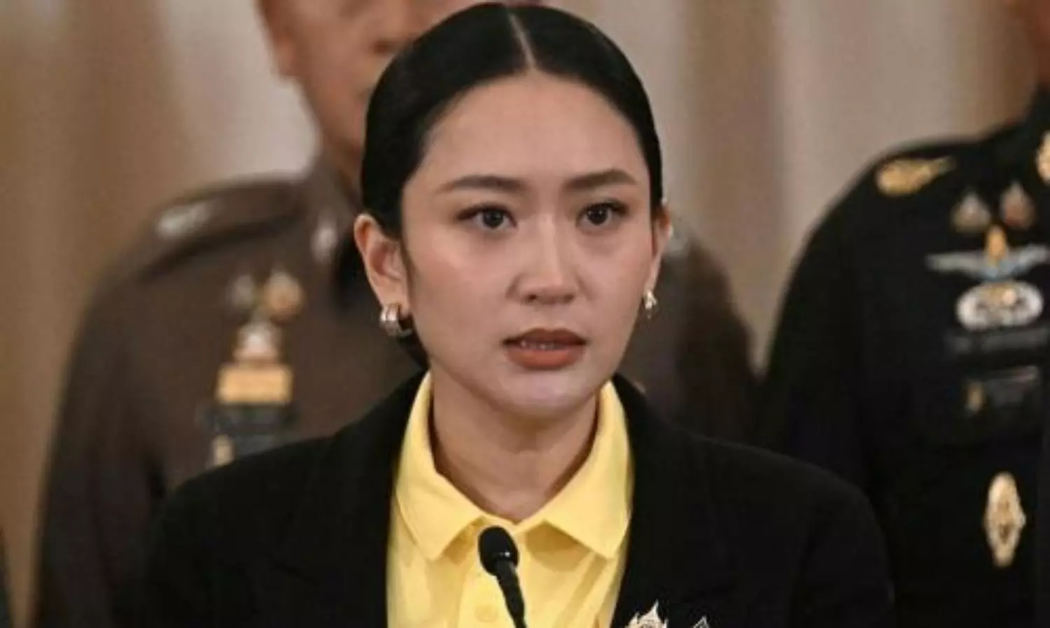 ఫోన్‌కాల్‌ లీక్: థాయ్‌లాండ్‌ ప్రధానికి పదవీ గండం!