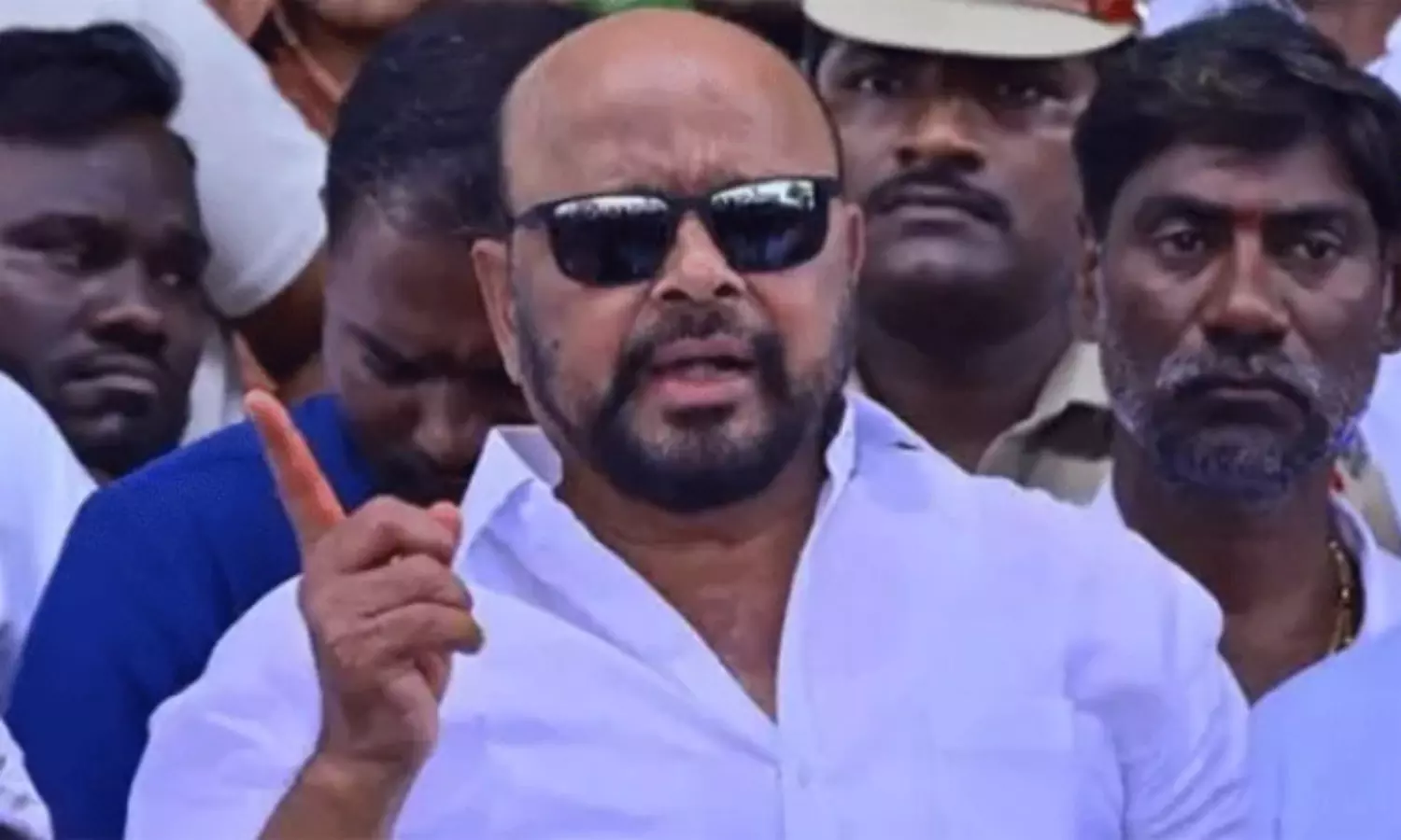 సురేఖ శాఖలో డబ్బులు రావడం లేదు.. రేవంత్ రెడ్డిని ఇరుకనపెట్టేసిన కొండా మురళి!