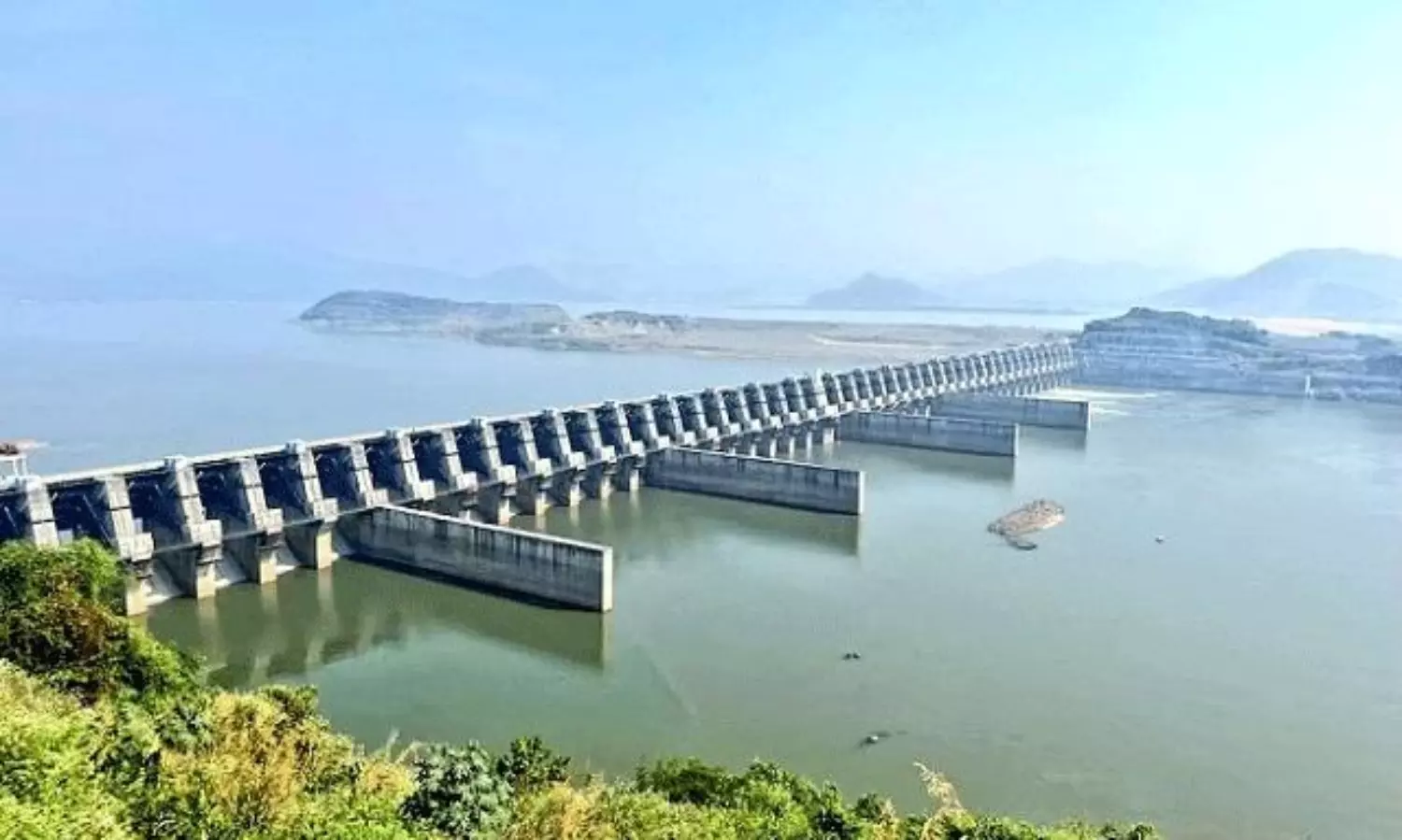 ఈ గ‌ట్టా-ఆ గ‌ట్టా.. క‌మ‌ల‌నాథుల కుస్తీలు ..!