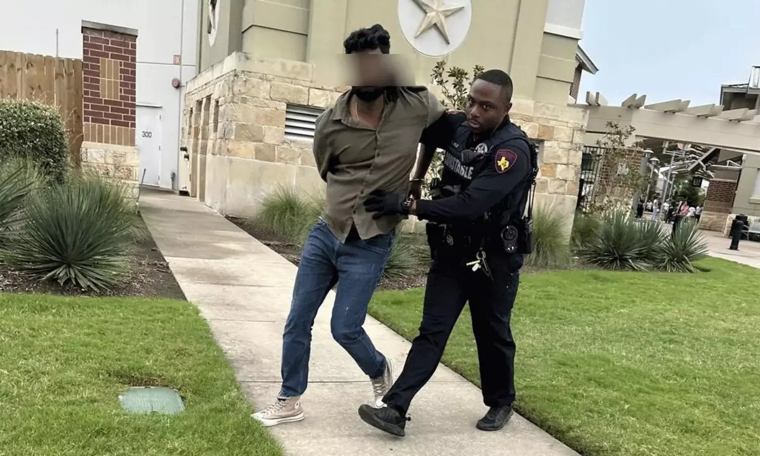 అమెరికాలో కళ్లద్దాలు దొంగిలించి తెలుగు విద్యార్థి అరెస్టు అమెరికాలో కళ్లద్దాలు దొంగిలించి తెలుగు విద్యార్థి అరెస్టు