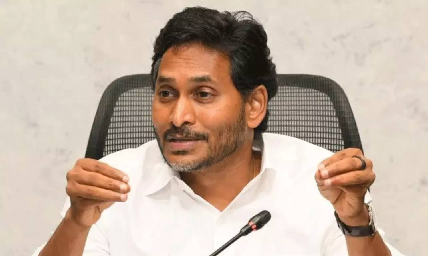 జగన్ యోగా ఎక్కడ ?