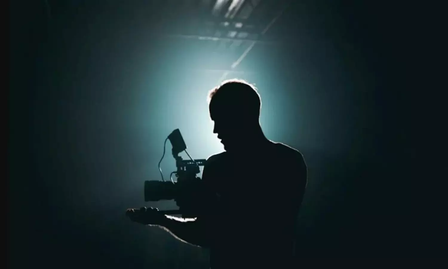 మన డైరెక్టర్.. బయటి హీరో.. బ్లాక్ బస్టరే మన డైరెక్టర్.. బయటి హీరో.. బ్లాక్ బస్టరే