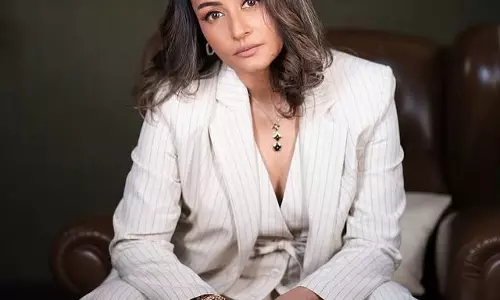 Grace and Power: Namrata Shirodkar’s Timeless Style and Inspiring Journey