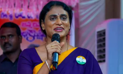 మోడీ దత్త పుత్రుడు జగన్.. షర్మిల ధ్వజం