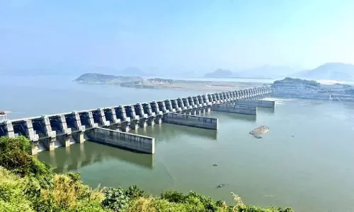 ఈ గ‌ట్టా-ఆ గ‌ట్టా.. క‌మ‌ల‌నాథుల కుస్తీలు ..!