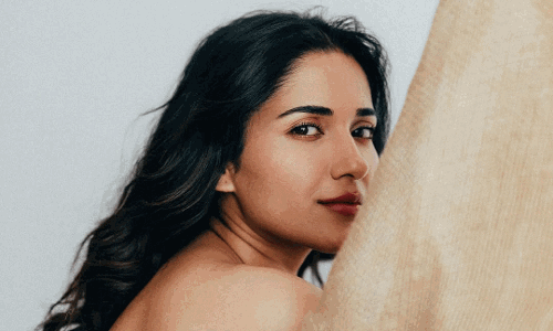 Ruhani Sharma’s Latest Pic in Minimal Wrap Goes Viral