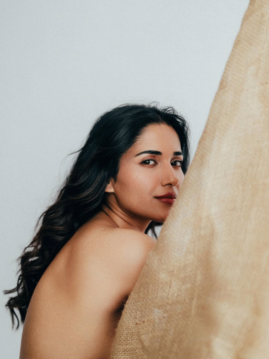 Ruhani Sharma’s Latest Pic in Minimal Wrap Goes Viral