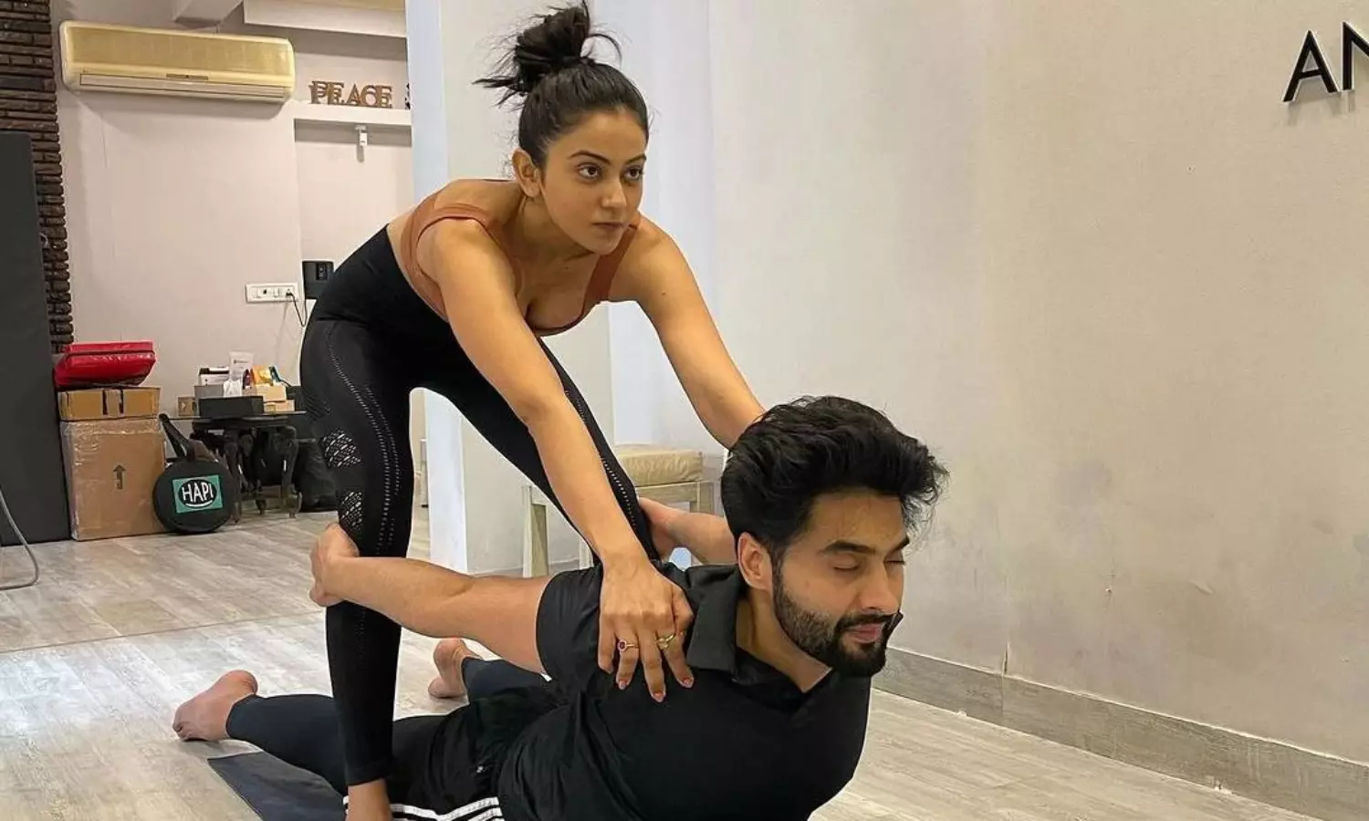 రకుల్- భగ్నానీ ఫిట్ ఇండియా కపుల్ రకుల్- భగ్నానీ ఫిట్ ఇండియా కపుల్