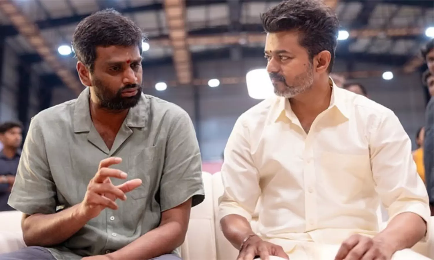 ఆ డైరెక్ట‌ర్ పై పెద్ద భార‌మే ఉంది!