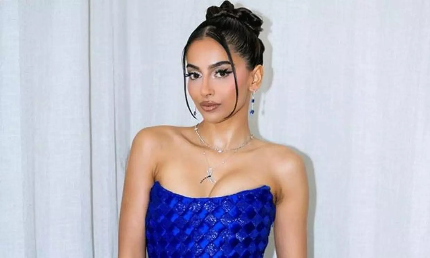 దీపికను 18గం.లు పని చేయాలని కోరలేదు కదా? దీపికను 18గం.లు పని చేయాలని కోరలేదు కదా?