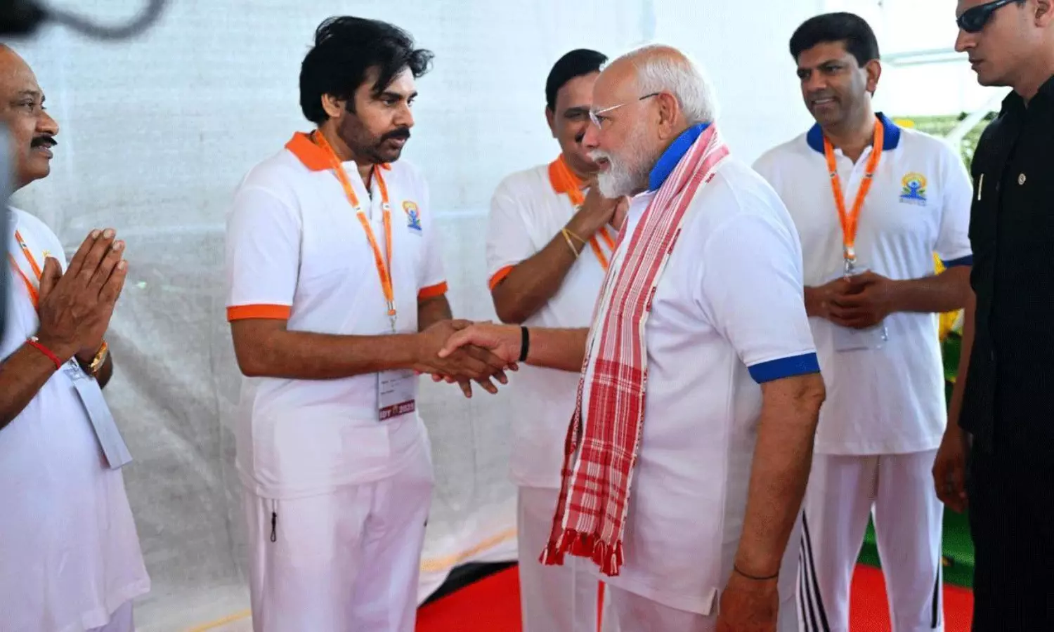 పవన్ ఇలా వచ్చి... అలా వెళ్ళి ! పవన్ ఇలా వచ్చి... అలా వెళ్ళి !