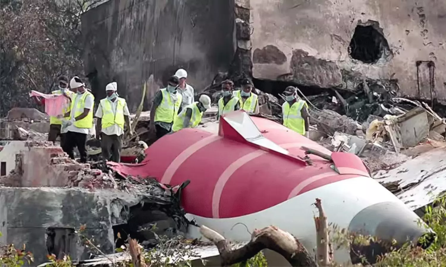 విమాన ప్రమాదం... బాధిత కుటుంబాల్లో మరో దారుణ వేదన!