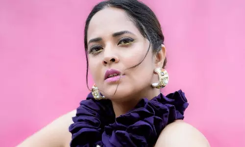 అనసూయ... మోడర్న్ డిజైన్స్లో స్టన్నింగ్ గ్లామర్! అనసూయ... మోడర్న్ డిజైన్స్లో స్టన్నింగ్ గ్లామర్!