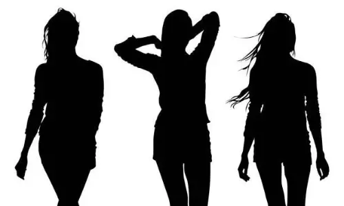 ఆ ముగ్గురు ముద్దు గుమ్మ‌లు సంథిగ్ స్పెష‌ల్!