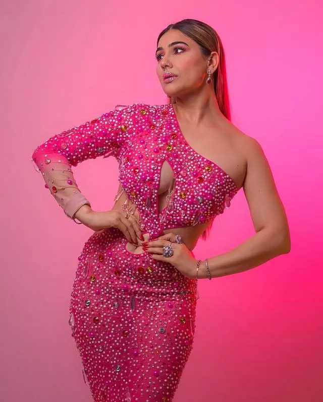 Kangana Sharma Dazzles in Hot Pink Glam, Redefining Bold Elegance
