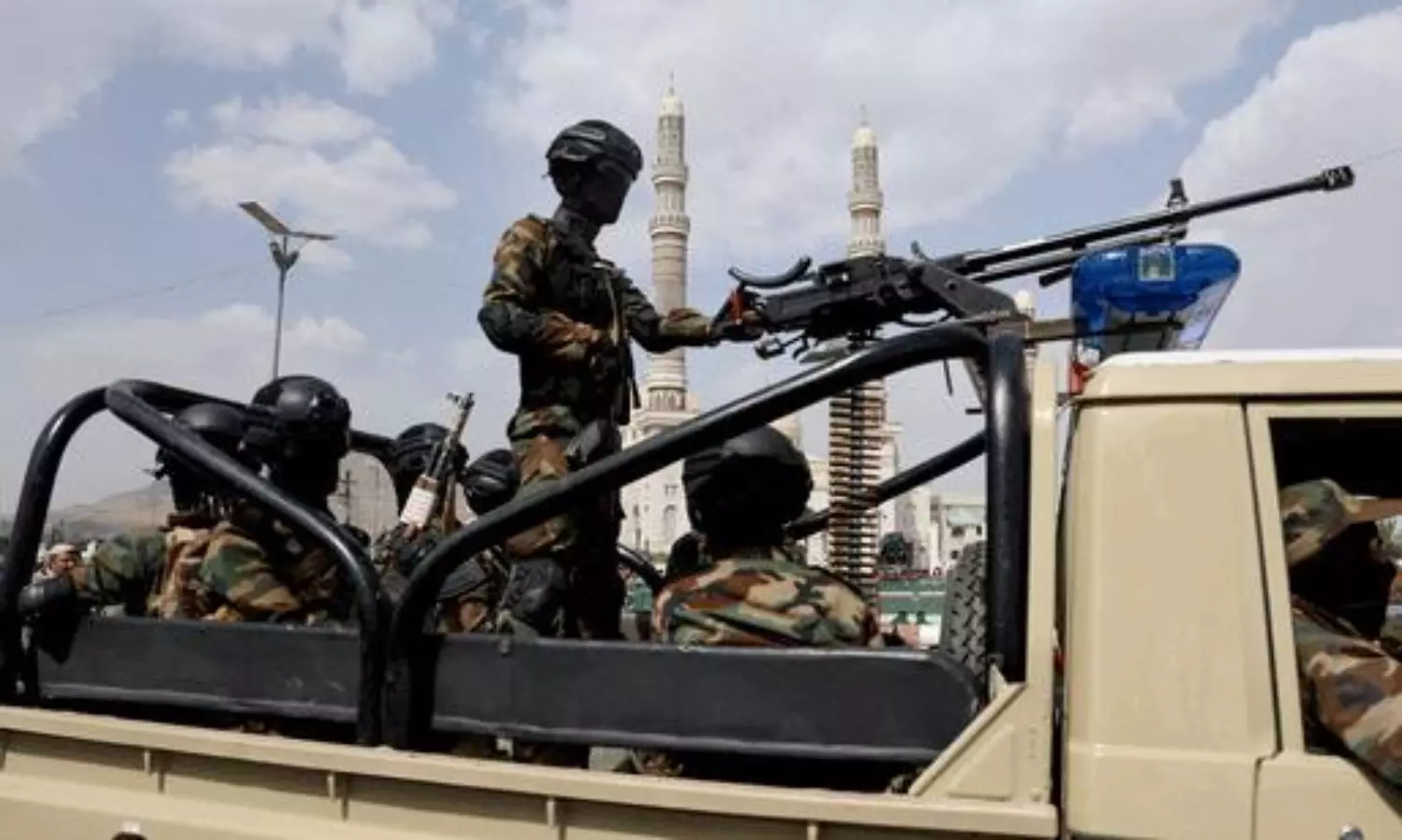 అమెరికాకు ఎర్రసముద్రం నుంచి హెచ్చరికలు... వాట్ నెక్స్ట్? అమెరికాకు ఎర్రసముద్రం నుంచి హెచ్చరికలు... వాట్ నెక్స్ట్?