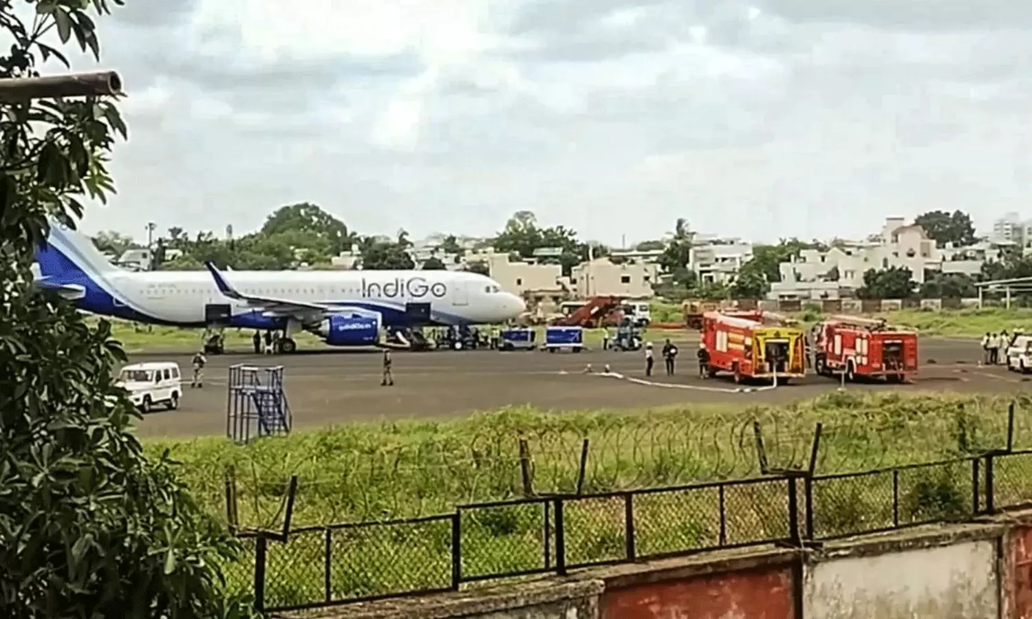 ఇదేమైనా స్కూటరా? ఇండిగో ఫ్లైట్ లో ఇంధనం అయిపోవటమేంది సామీ? ఇదేమైనా స్కూటరా? ఇండిగో ఫ్లైట్ లో ఇంధనం అయిపోవటమేంది సామీ?