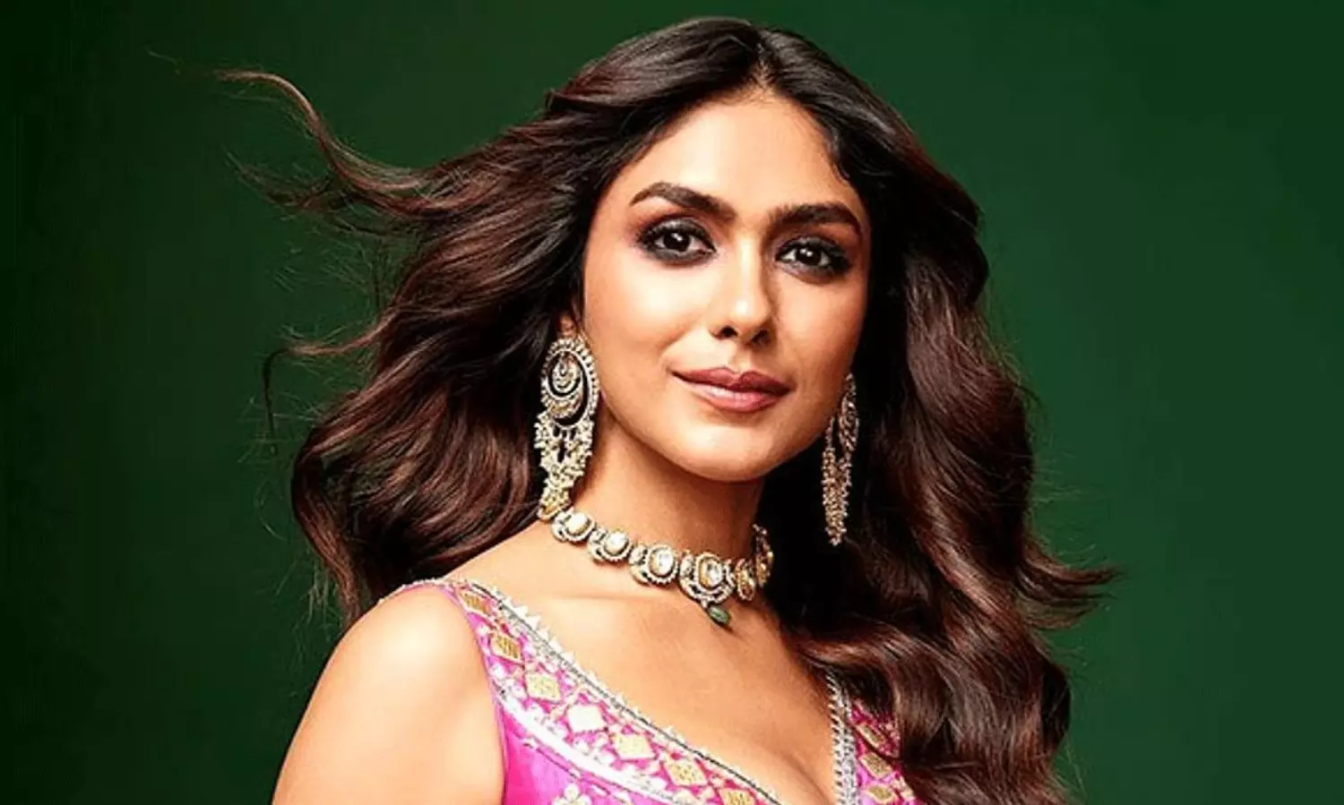 మృణాల్ ను వాడుకుంటారా? సైడ్ చేస్తారా?