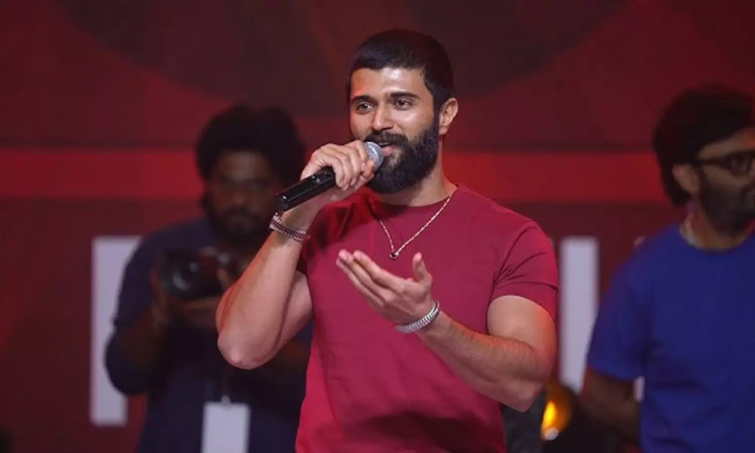 దేవ‌ర‌కొండ‌పై పోలీసుల విచార‌ణ‌