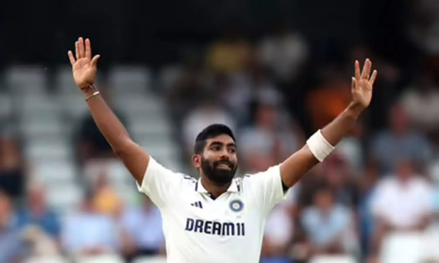 బుమ్రా బంతులు బుల్లెట్లు.. మిగతా బౌలర్లవి బఠాణీలు.. ఇదేం బౌలింగ్? బుమ్రా బంతులు బుల్లెట్లు.. మిగతా బౌలర్లవి బఠాణీలు.. ఇదేం బౌలింగ్?