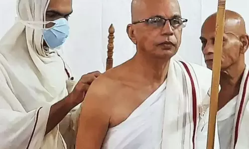 కోట్ల జీతాన్ని వదిలి సాధువుగా మారారు..!