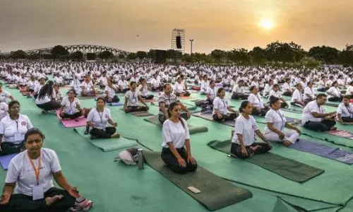 విమ‌ర్శించేవారి విజ్ఞ‌త ఇదేనా.. ఏపీలో యోగా ర‌గ‌డ‌.. !