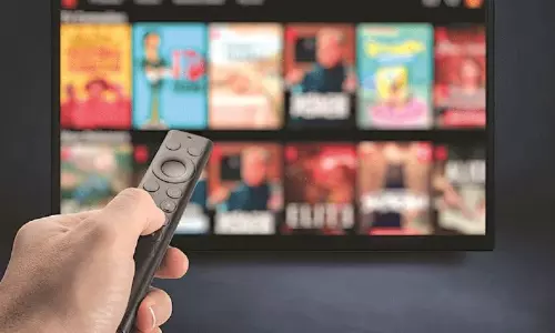 టాలీవుడ్ నిర్మాతల జుట్టు వాళ్ల చేతుల్లోకి వెళ్లిపోయిందా... ! టాలీవుడ్ నిర్మాతల జుట్టు వాళ్ల చేతుల్లోకి వెళ్లిపోయిందా... !