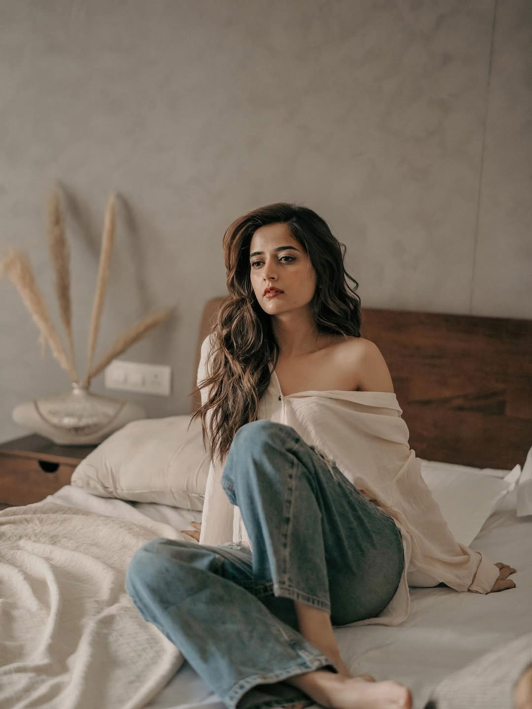 Ashika Ranganaths Relaxed Mood Photo Garners Love from Fans Ashika Ranganaths Relaxed Mood Photo Garners Love from Fans