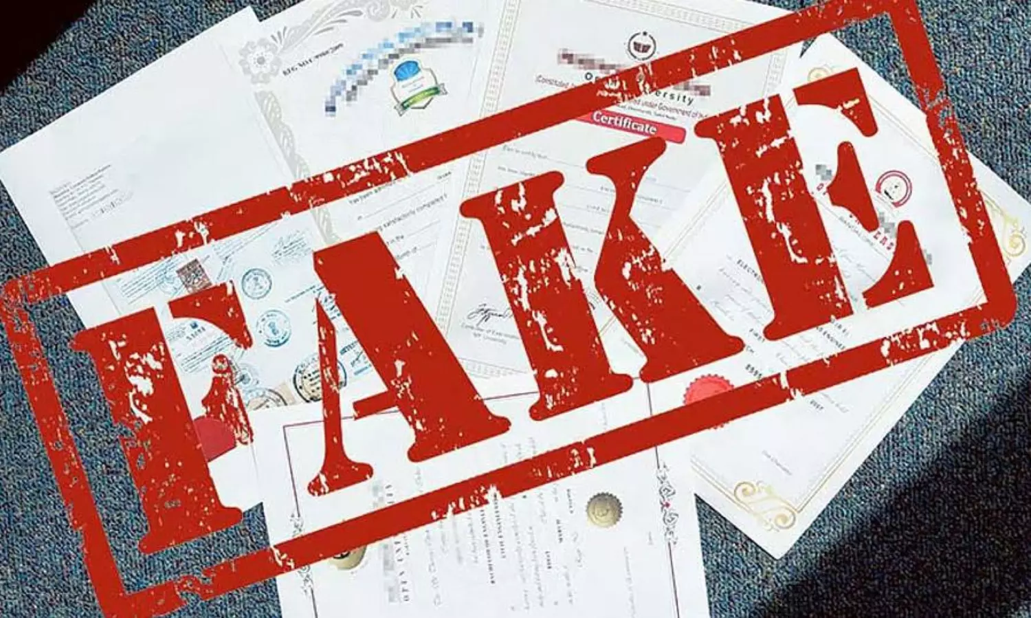 నకిలీ సర్టిఫికెట్లతో విదేశాలకు.. హైదరాబాద్ ఎయిర్ పోర్టులో చిక్కిన విద్యార్థులు